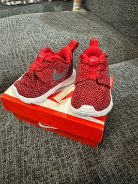 Nike Roshe One Athletic Sneakers - Lightweight Comfort (infant size 2C)